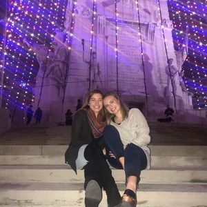 Meet your Posher, Chloe